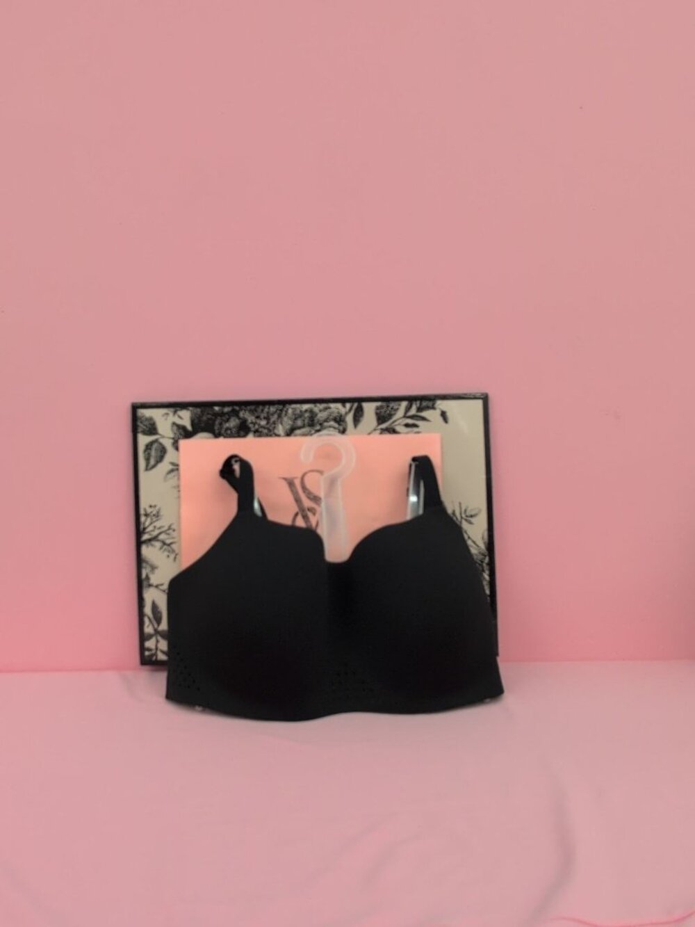 Victoria Secret VSX Featherweight Light Balconette Sports Bra Size M-DD Black